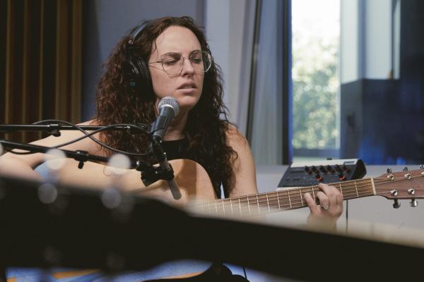 CHRISTINE GOODWYNE FROM POOL KIDS PERFORMING