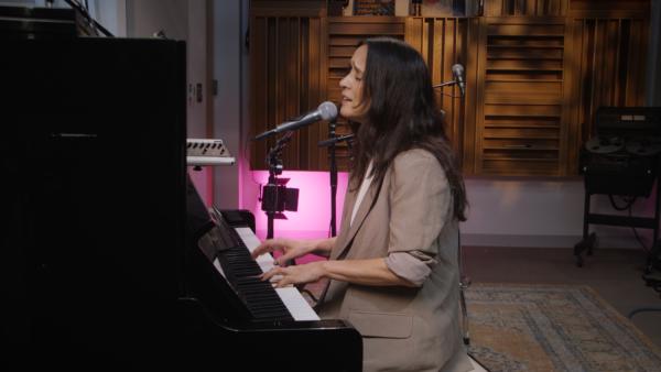 JULIETA VENEGAS AT PIANO PERFORMING LA LINEA 5 08 00 01 21 01