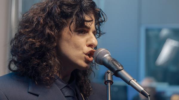 MARILINA BERTOLDI TIGHT SINGING